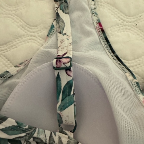 Nip Tuck Swim Twist Front One Piece Swimsuit Floral green sz 8 - Picture 4 of 12